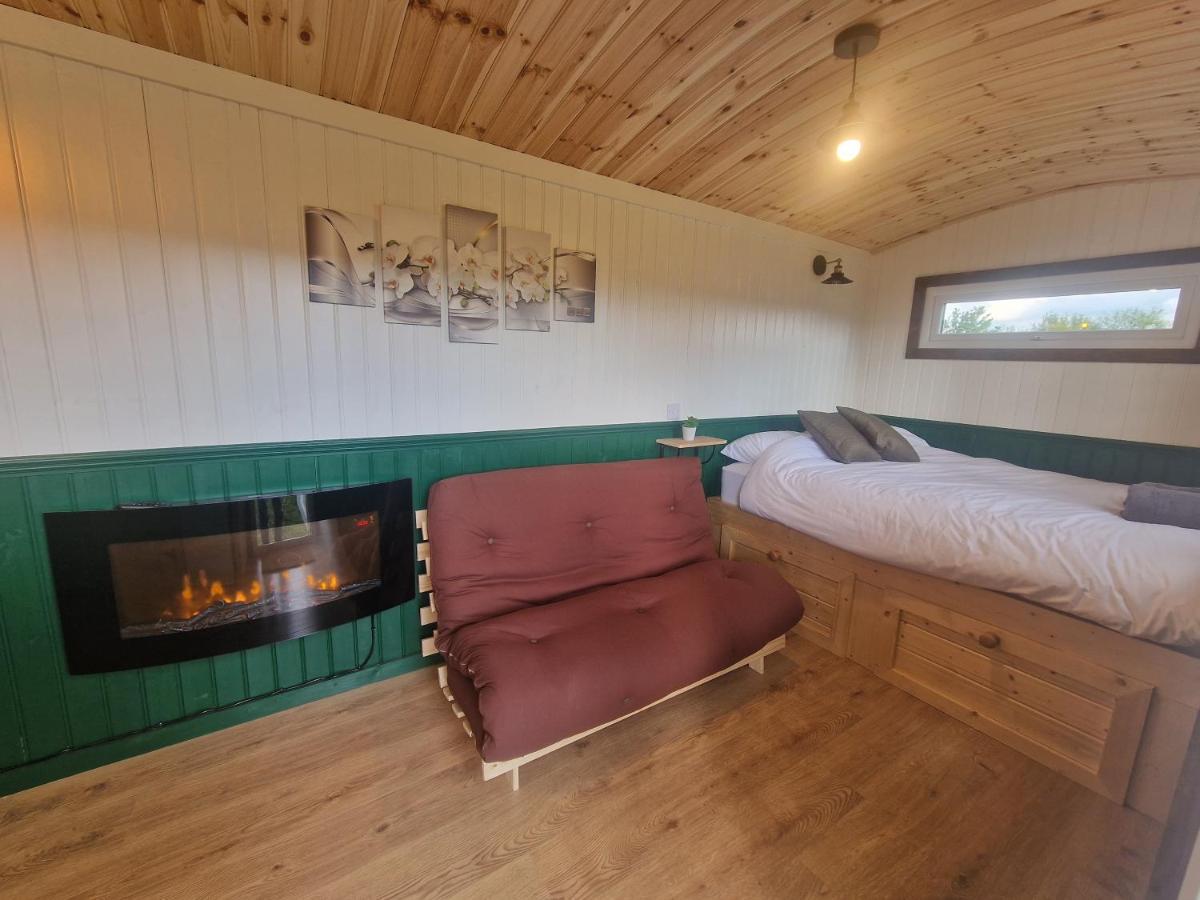 Cwtch Glamping Shepherds Huts Abergavenny Εξωτερικό φωτογραφία