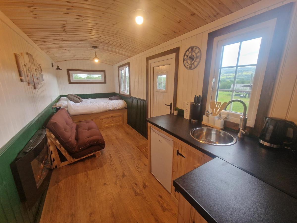 Cwtch Glamping Shepherds Huts Abergavenny Εξωτερικό φωτογραφία