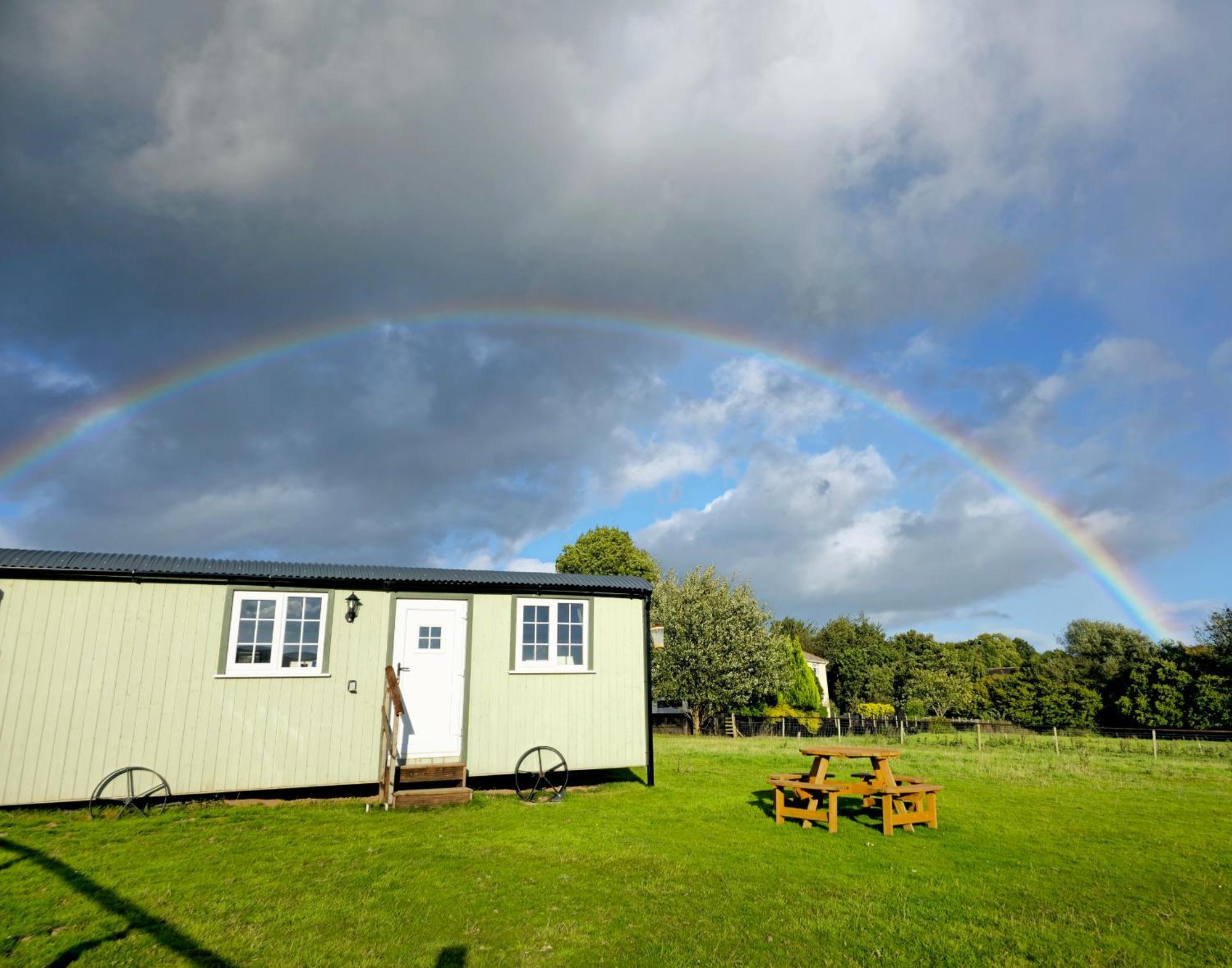 Cwtch Glamping Shepherds Huts Abergavenny Εξωτερικό φωτογραφία