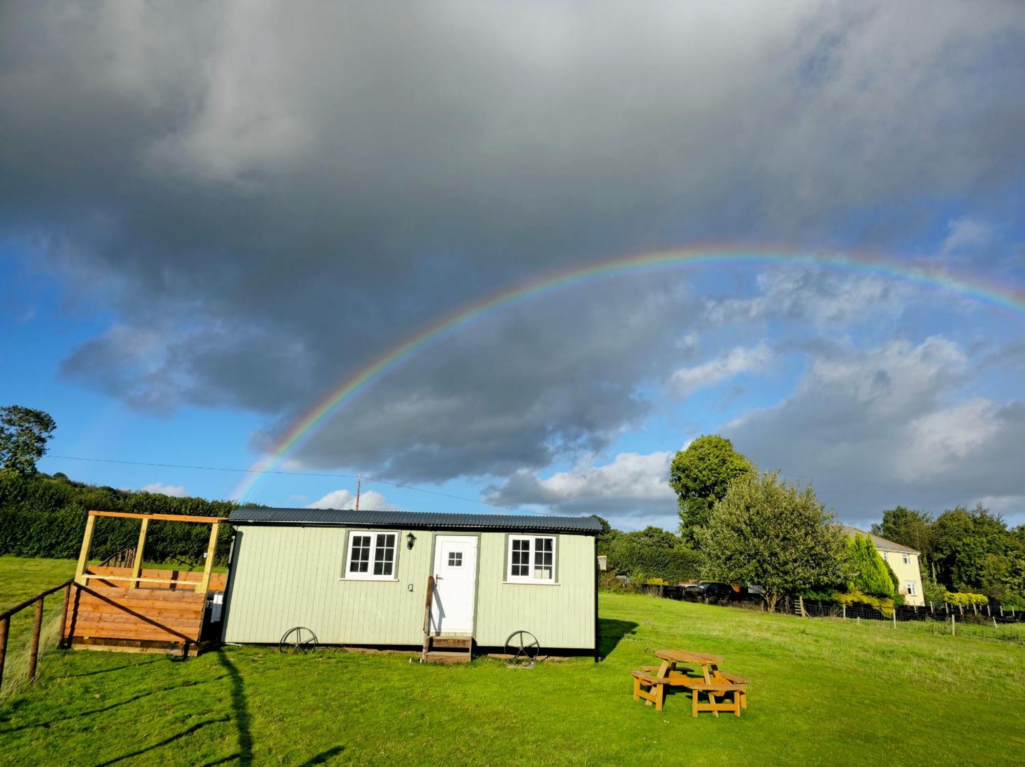 Cwtch Glamping Shepherds Huts Abergavenny Εξωτερικό φωτογραφία